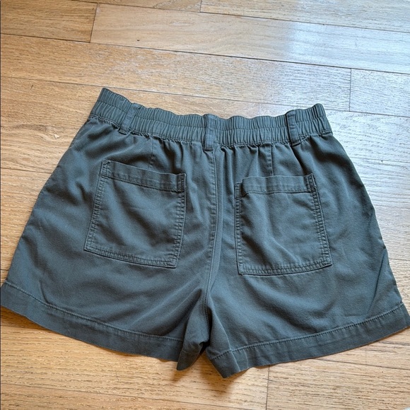 GAP Olive Green Casual Shorts - Picture 8 of 8